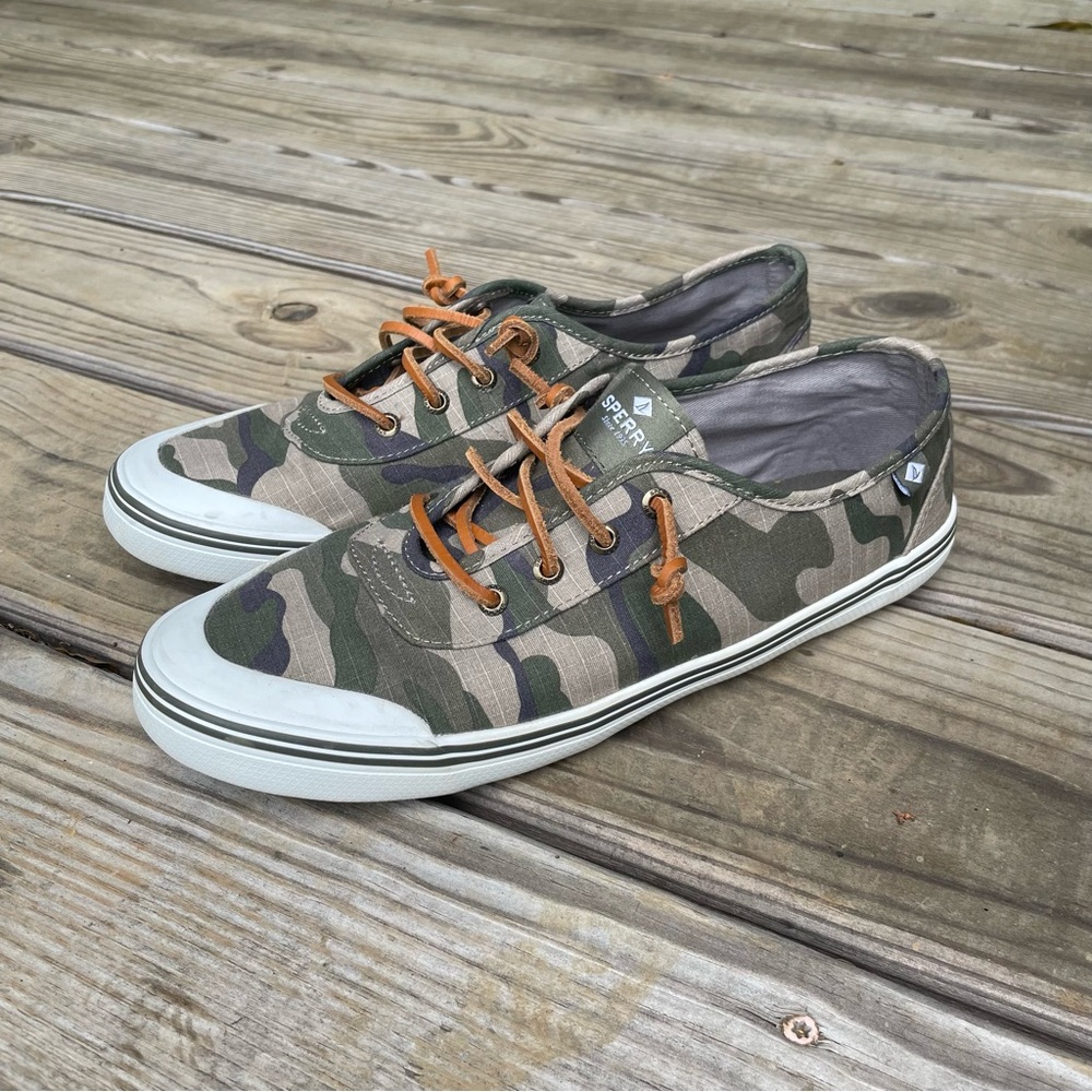 Sperry: Green camo sneakers with leather laces